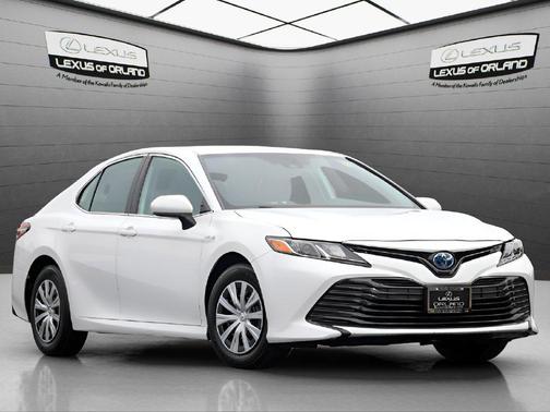 Super White 2019 Toyota Camry Hybrid LE