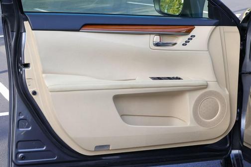 2013 Lexus ES 300h Base