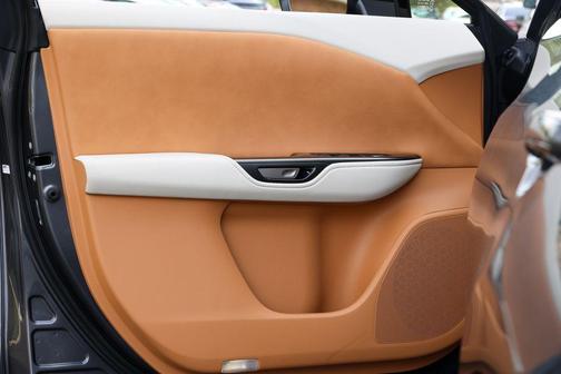 1l1 2026 Lexus RZ 350e Premium