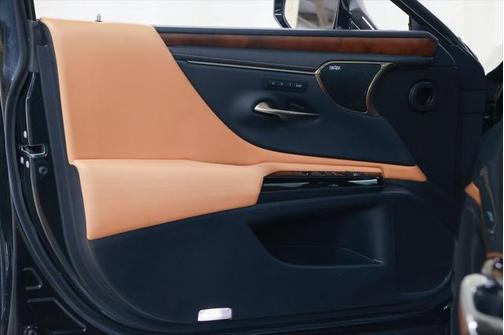 2022 Lexus ES 300h Luxury
