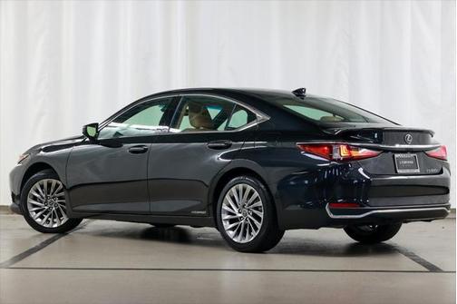 2022 Lexus ES 300h Luxury