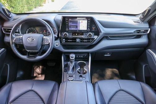 2025 Toyota Highlander Hybrid XLE