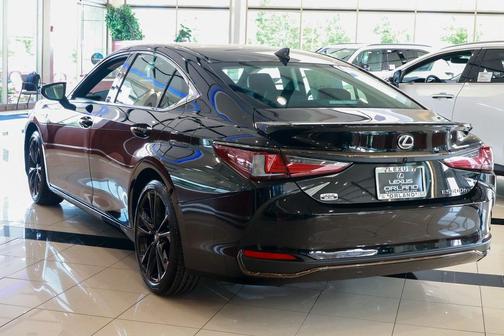 2025 Lexus ES 300h Base