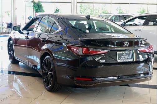 2025 Lexus ES 300h Base