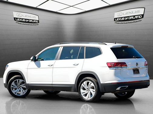 Pure White 2023 Volkswagen Atlas 2.0T SE w/Technology 4MOTION