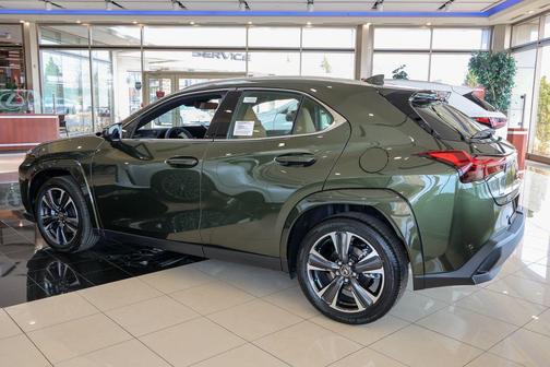 Nori Green Pearl 2026 Lexus UX 300h Premium