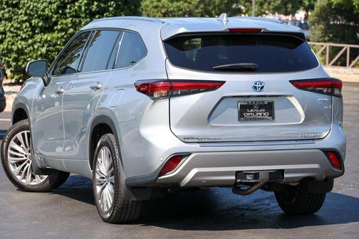 Celestial Silver Metallic 2023 Toyota Highlander Hybrid Platinum