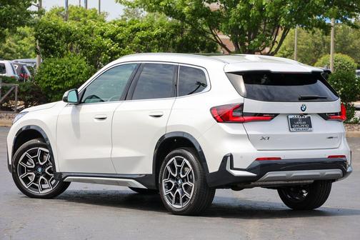 Mineral White Metallic 2023 BMW X1 xDrive28i