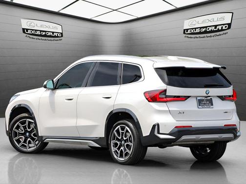 Mineral White Metallic 2023 BMW X1 xDrive28i