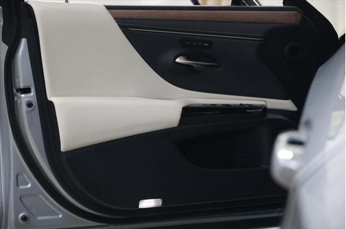 2024 Lexus ES 300h Luxury