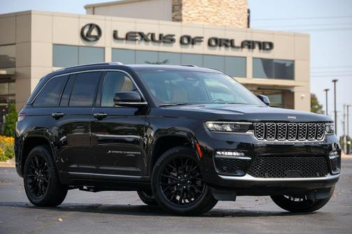 Diamond Black Crystal Pearlcoat 2022 Jeep Grand Cherokee Summit