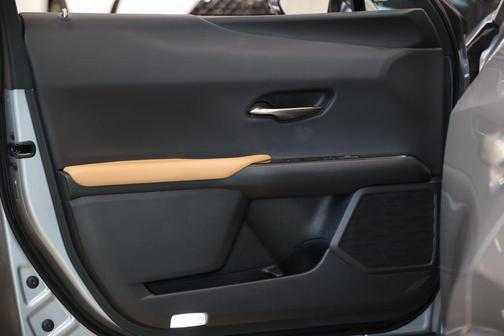 Iridium 2026 Lexus UX 300h Premium