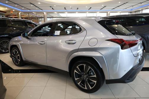 Iridium 2026 Lexus UX 300h Premium