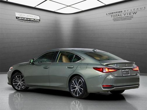 2025 Lexus ES 300h Base