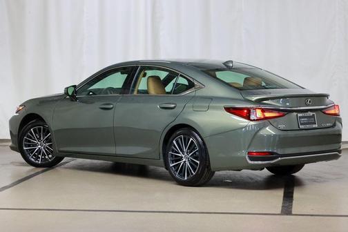 2025 Lexus ES 300h Base