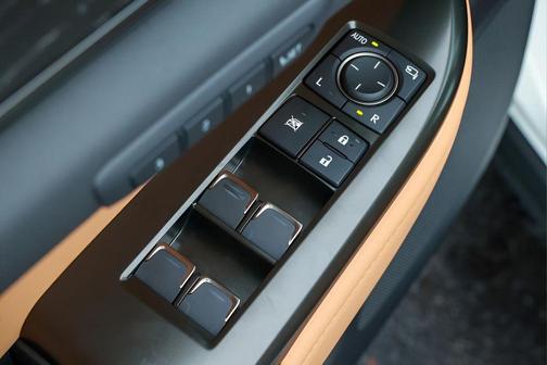 2026 Lexus NX 450h+ Luxury