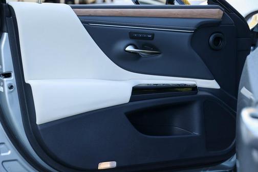 2025 Lexus ES 350 Base