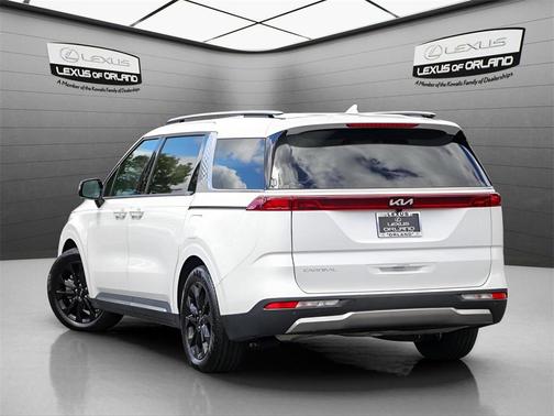 2024 Kia Carnival SX