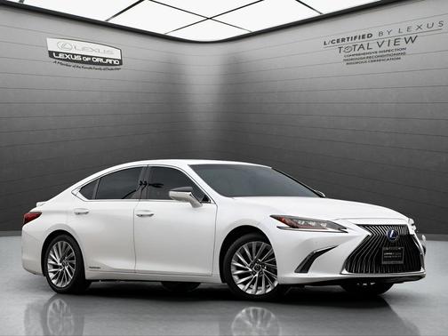 White Pearl 2020 Lexus ES 300h Ultra Luxury