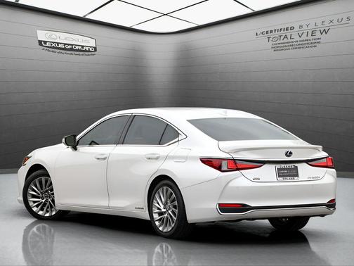 White Pearl 2020 Lexus ES 300h Ultra Luxury