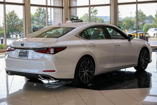 White Pearl 2025 Lexus ES 350 Base