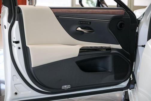 White Pearl 2025 Lexus ES 350 Base