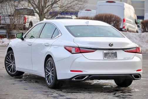 2025 Lexus ES 350 Base