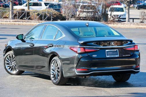 2025 Lexus ES 300h Ultra Luxury