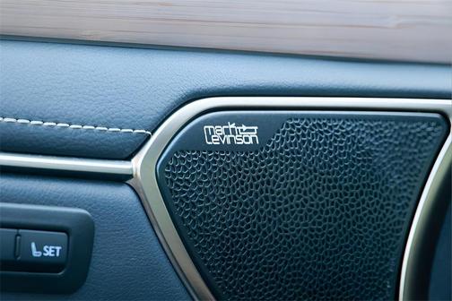 2025 Lexus ES 300h Ultra Luxury