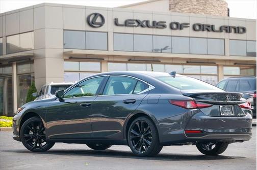 2025 Lexus ES 300h Base