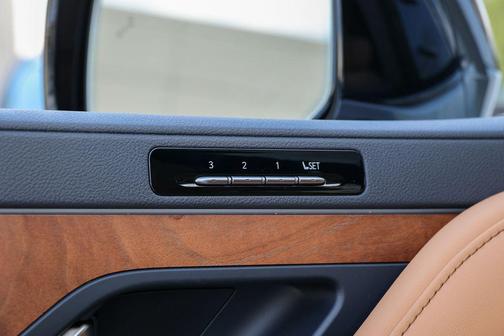 085 2026 Lexus LX 600 Premium