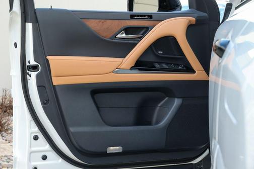 085 2026 Lexus LX 600 Premium