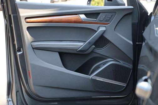 Daytona Gray Pearl Effect 2022 Audi Q5 45 S line Premium Plus