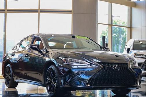 2025 Lexus ES 300h Base