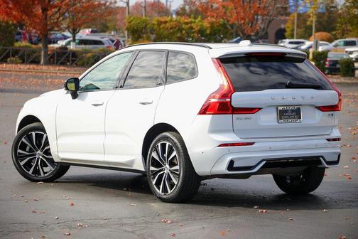 2023 Volvo XC60 B5 Plus Dark Theme