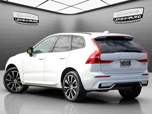 2023 Volvo XC60 B5 Plus Dark Theme