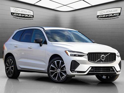 2023 Volvo XC60 B5 Plus Dark Theme