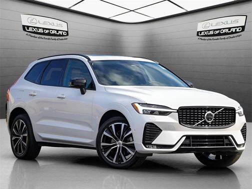 2023 Volvo XC60 B5 Plus Dark Theme