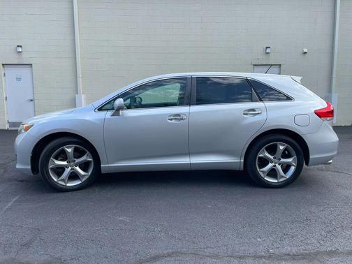 Classic Silver Metallic 2009 Toyota Venza Base