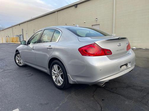 2011 INFINITI G37x Base