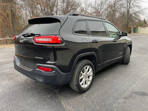 2016 Jeep Cherokee Sport