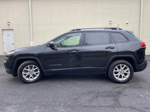 2016 Jeep Cherokee Sport