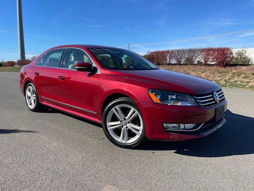 2015 Volkswagen Passat 1.8T Auto SE w/Sunroof & Nav