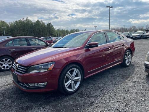 2015 Volkswagen Passat 1.8T Auto SE w/Sunroof & Nav