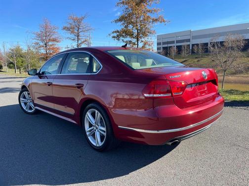2015 Volkswagen Passat 1.8T Auto SE w/Sunroof & Nav