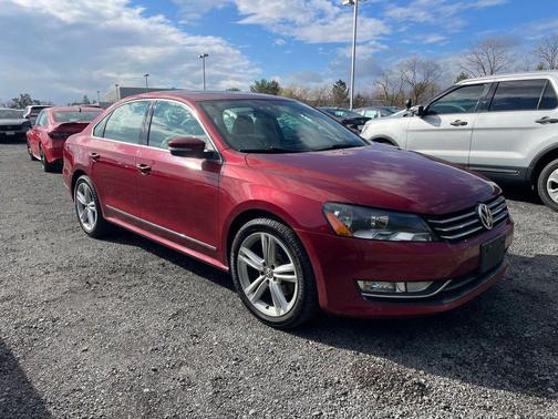 2015 Volkswagen Passat 1.8T Auto SE w/Sunroof & Nav