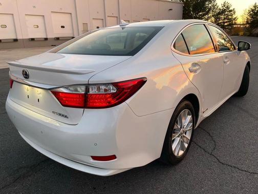 2013 Lexus ES 300h Base