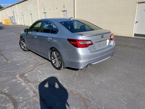 Ice Silver Metallic 2017 Subaru Legacy Limited