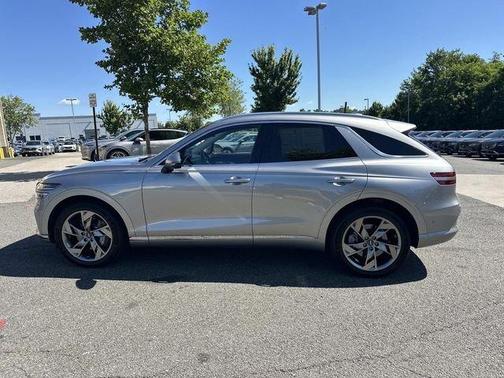 Silver 2023 Genesis Electrified GV70 Advanced