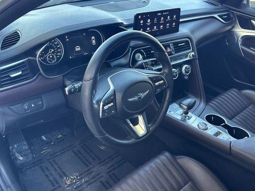 2022 Genesis G70 2.0T